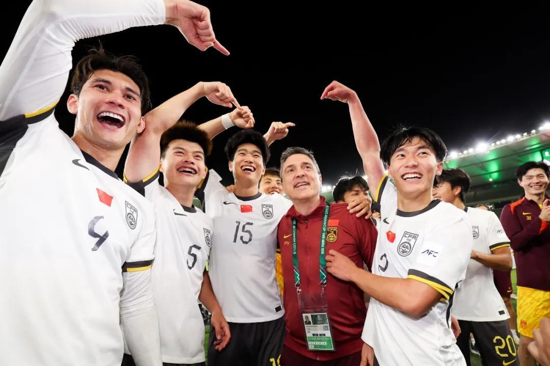 世界杯正版下载安装-越南0-3国足无缘决赛！看看越南球员怎么说，头号球星跪地道歉