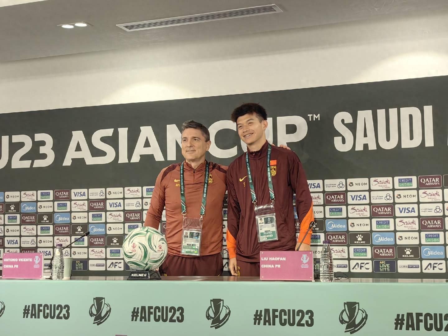 世界杯正版下载安装-越南0-3国足无缘决赛！看看越南球员怎么说，头号球星跪地道歉