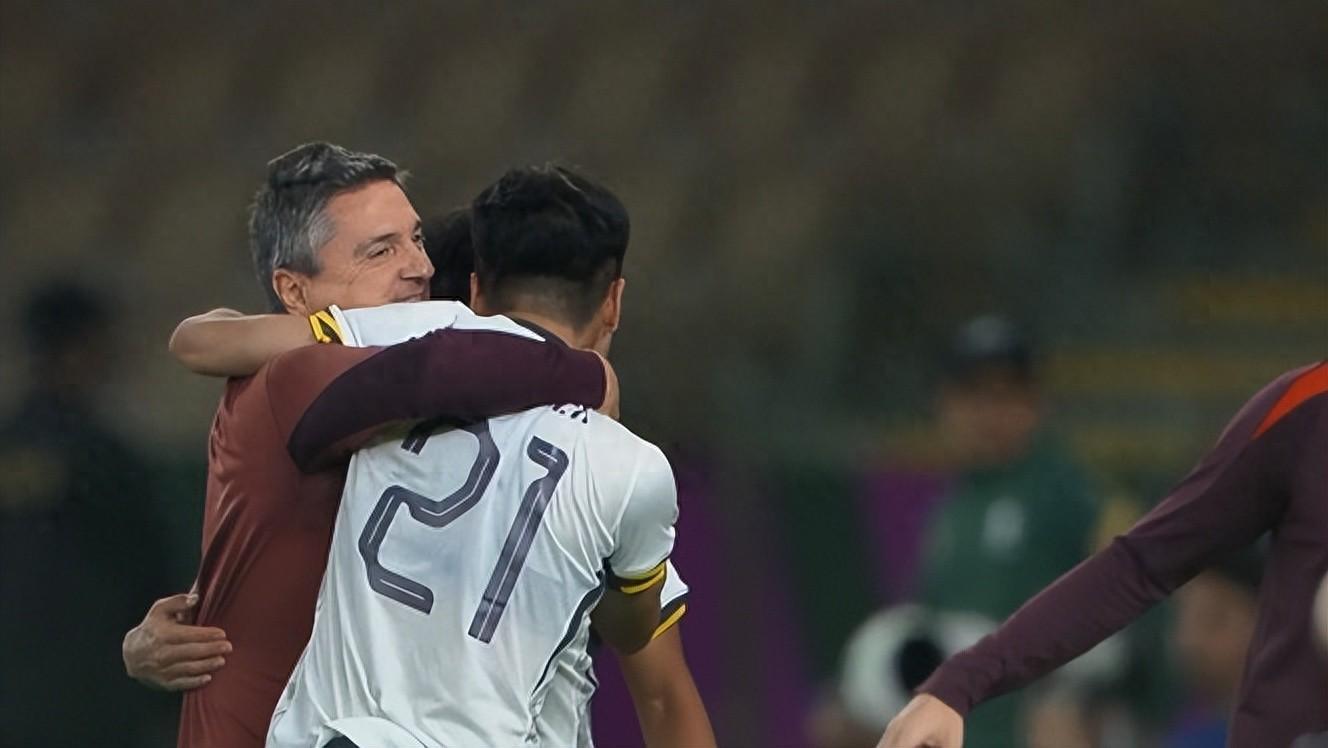 世界杯正版下载安装-越南0-3国足无缘决赛！看看越南球员怎么说，头号球星跪地道歉