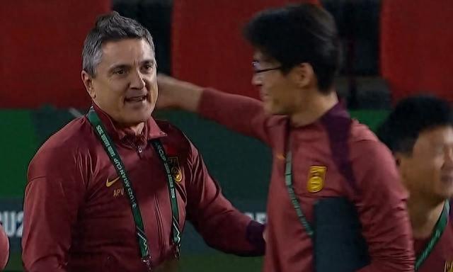 世界杯正版下载安装-越南0-3国足无缘决赛！看看越南球员怎么说，头号球星跪地道歉