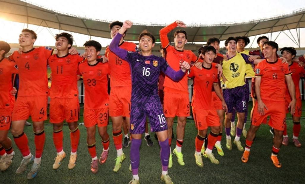 世界杯正版下载安装-越南0-3国足无缘决赛！看看越南球员怎么说，头号球星跪地道歉