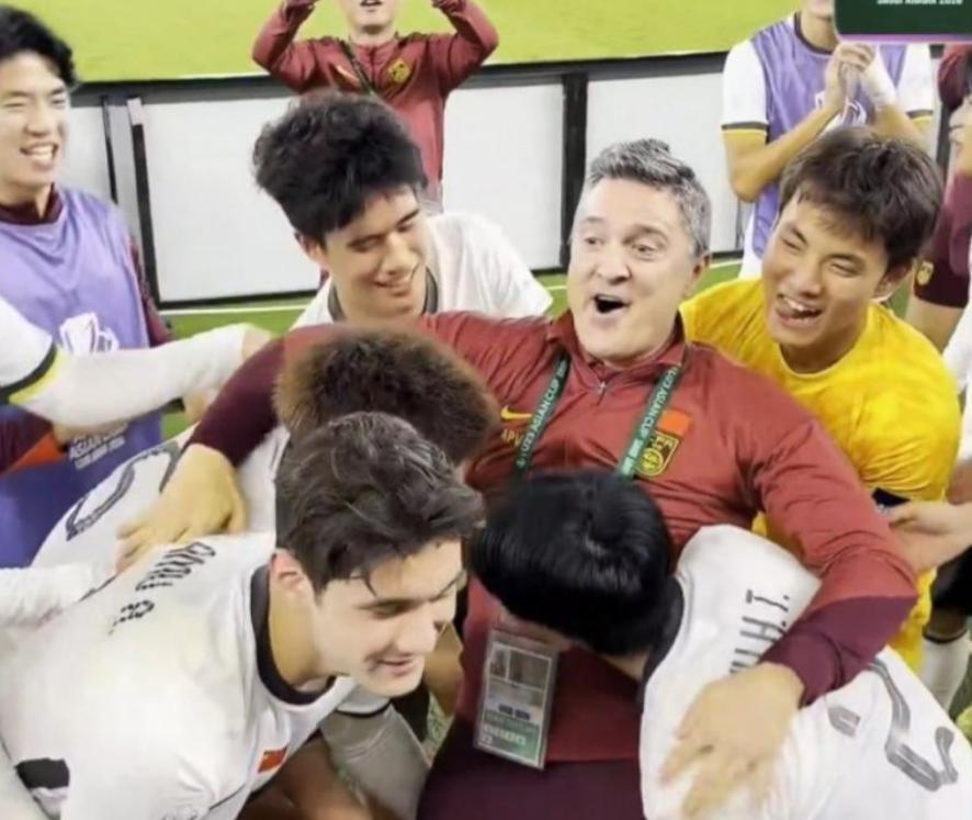 世界杯正版下载安装-越南0-3国足无缘决赛！看看越南球员怎么说，头号球星跪地道歉