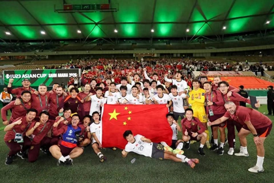 世界杯正版下载安装-越南0-3国足无缘决赛！看看越南球员怎么说，头号球星跪地道歉