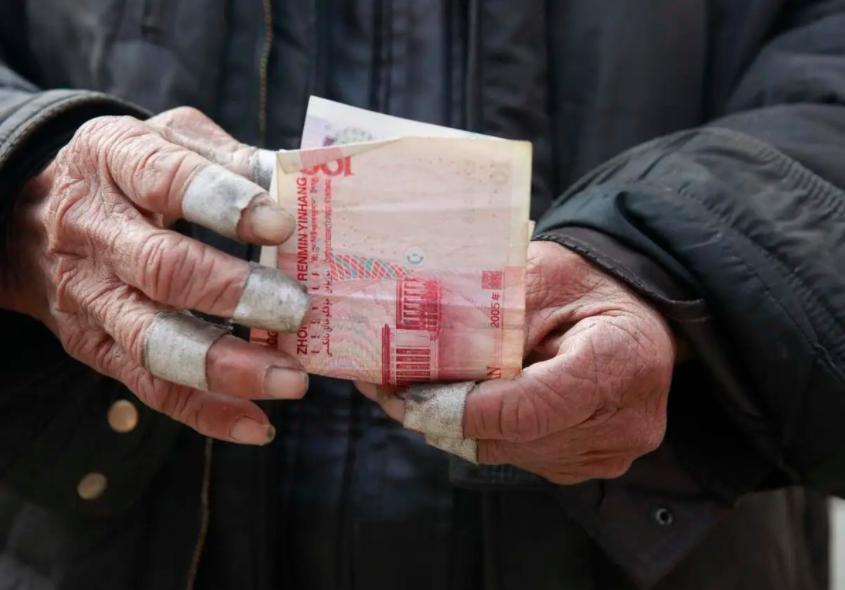 世界杯手机观看-2026年丧葬费抚恤金迎来上调，企退养老金5200元，去世后发多少？