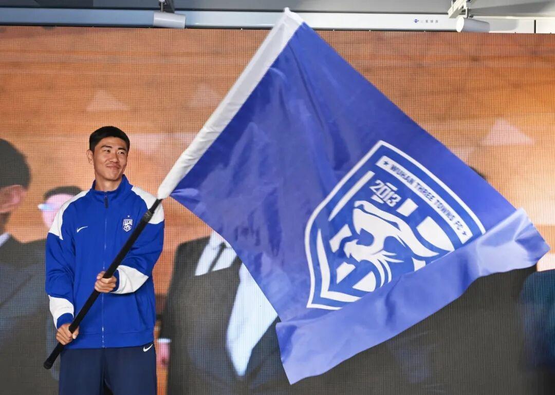 世界杯app下载-踏上新赛季征程，武汉三镇今日在光谷训练基地举行出征仪式