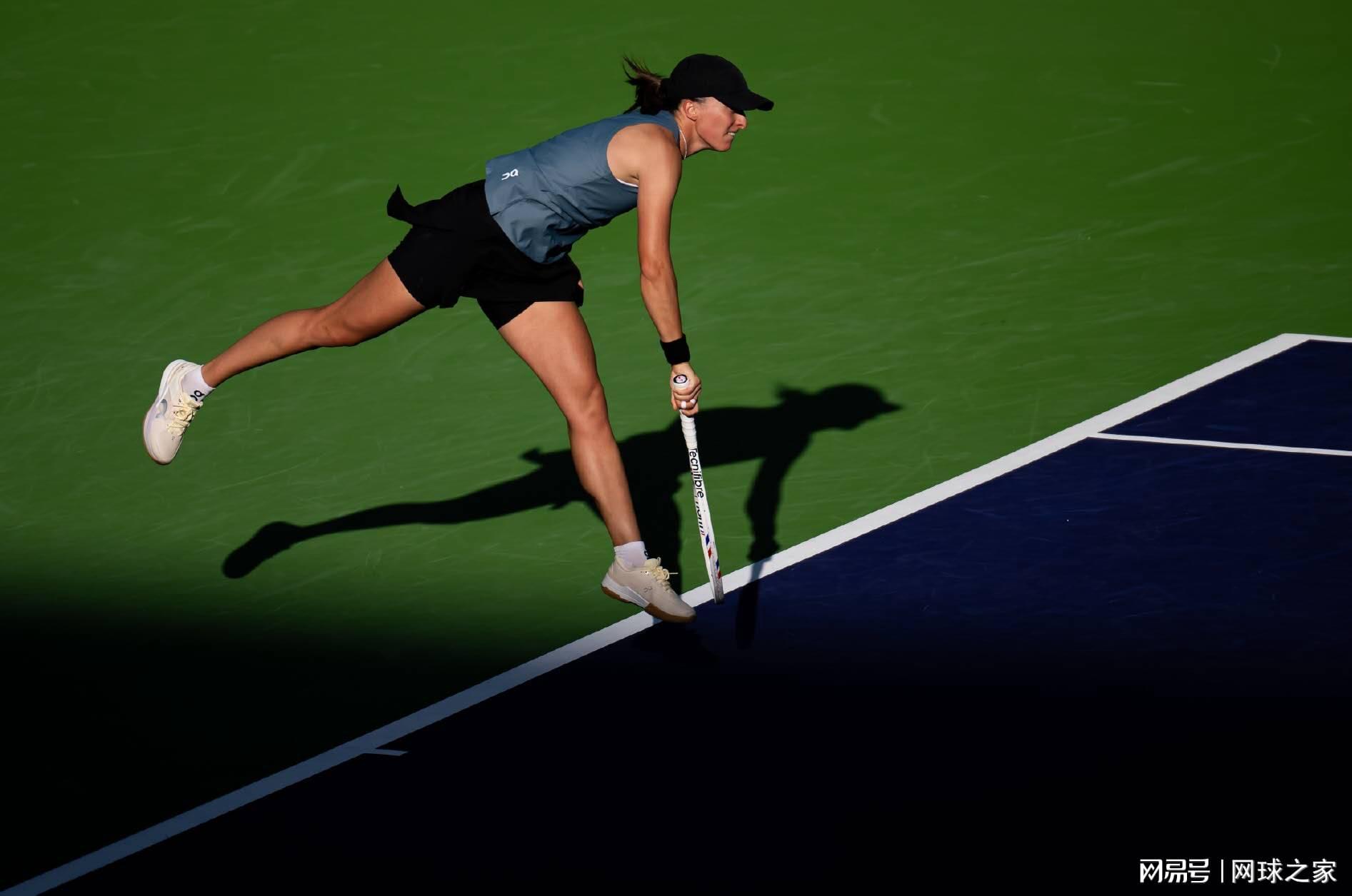 世界杯官方平台-阿卡抱怨每轮都像跟费德勒对决一样难打，丝袜赞穆霍娃女版费天王