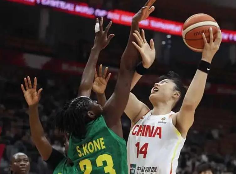 世界杯直播app官网-世预赛：女篮81-68大胜马里，李月汝21+10，张子宇12分