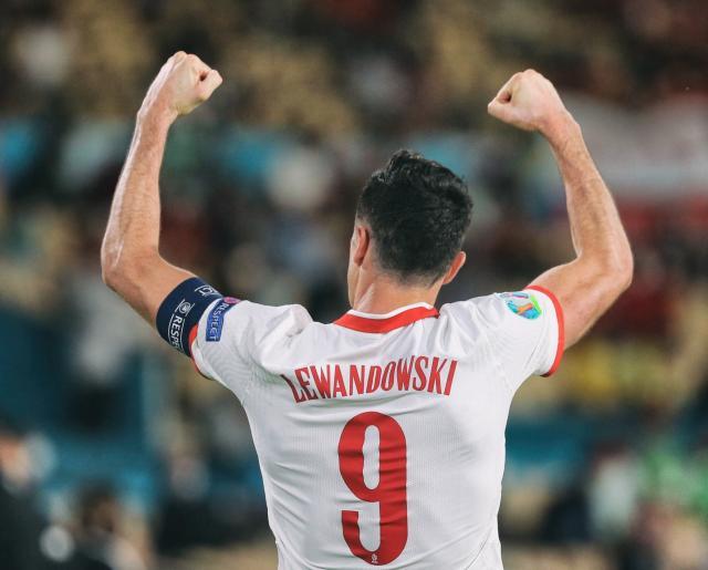 世界杯直播app官网-莱万大赛软脚国家队疲软？抢回一分证明他仍有可为