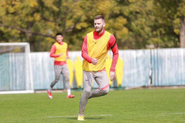 世界杯官方平台-海港外援中卫手术方案出台 下周中在里昂接受动刀