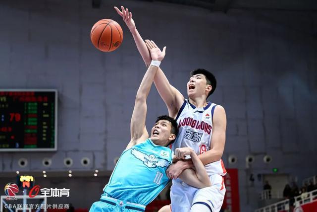 世界杯手机观看-前行无畏丨CBA常规赛第十九轮 — 客场鏖战险胜青岛，斩获三连胜！